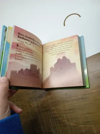 Mi Biblia: La historia más grande en pequeño