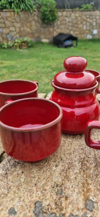 Juego Tazas y Azucarero Vintage Rojo