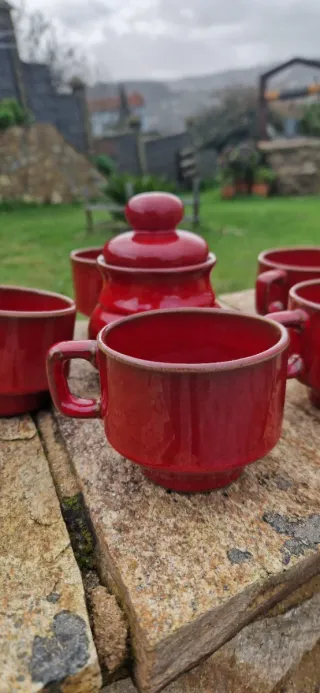 Juego Tazas y Azucarero Vintage Rojo