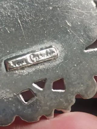 Collar de plata con colgante de mujer