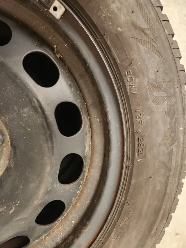 4 Ruedas 195/60 R16 89H con Llantas