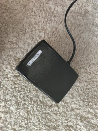 Máquina de coser blanca y verde