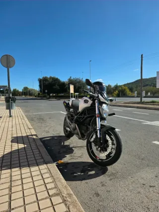 Ducati Monster 696 ABS 2013 limitada A2