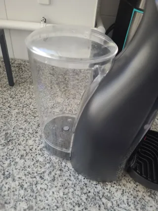 Cafetera Dolce Gusto Delonghi Negra