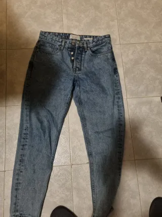 Pantalones vaqueros hombre rotos beige