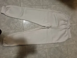 Pantalones vaqueros hombre rotos beige