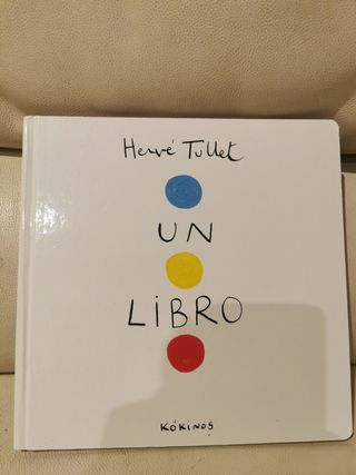 Un libro cartoné