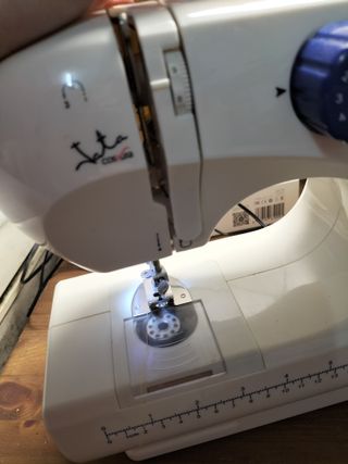 Máquina de coser Jata Mini 675
