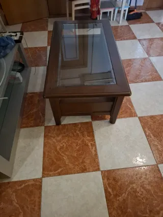 Mesa de centro de madera y cristal