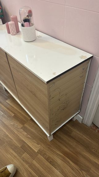 Camilla de masaje blanca y de regalo aparador