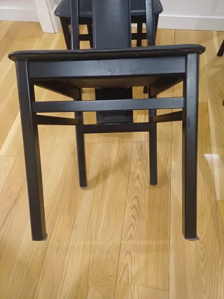 Seis sillas comedor polipiel y madera negras