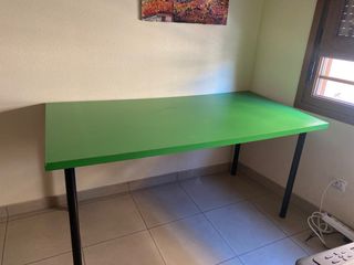 Mesa de escritorio IKEA verde cada una a 20€