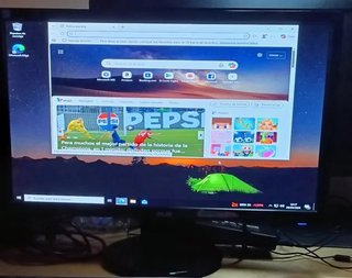 Torre Windows 10 Enterprise +Monitor, sin teclado.