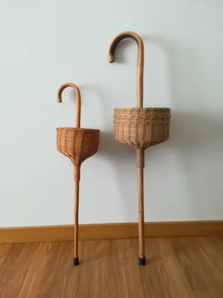 Conjunto de tres bastones con cesta.