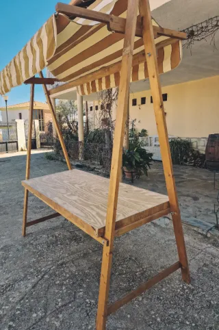 Puesto de madera para degustación catering