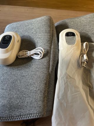 Masajeador de Piernas Blanco y Gris