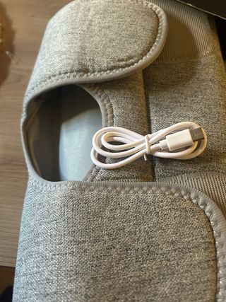 Masajeador de Piernas Blanco y Gris