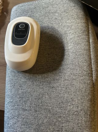 Masajeador de Piernas Blanco y Gris