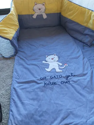 Edredones y protectores cuna se venden juntos.