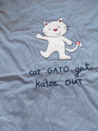 Edredones y protectores cuna se venden juntos.