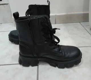 Stivali neri donna con lacci