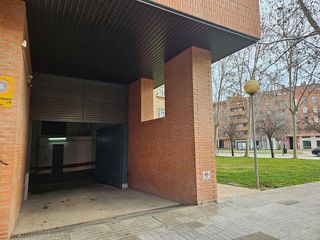 Garaje en alquiler en Los Olivos en Huesca