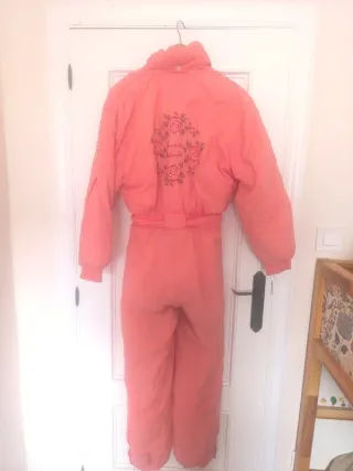 Mono de esquí vintage rosa con flores