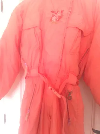 Mono de esquí vintage rosa con flores