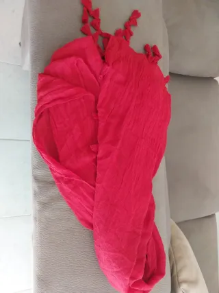 Pañuelo extra grande rojo con flecos