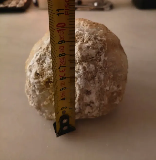 Geoda de cuarzo natural partida