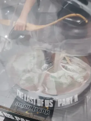 DARK HORSE ELLIE WITH BOW THE LAST OF US PART II