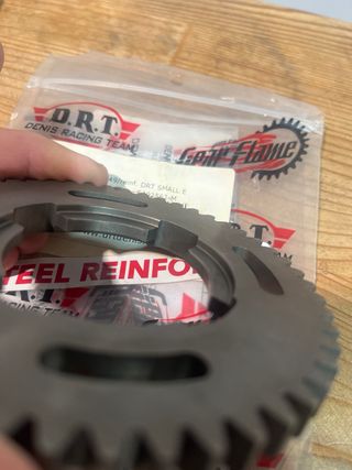 Piñón Vespa PK 3 corta 49 dientes DRT