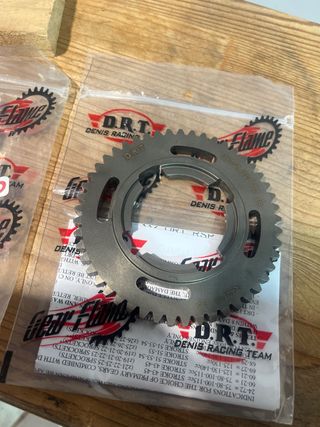 Piñón Vespa PK 3 corta 49 dientes DRT