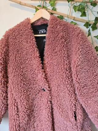 Abrigo peluche rosa Zara