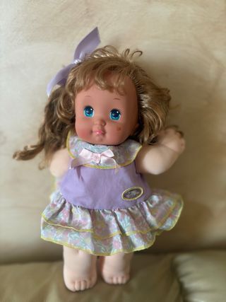 Bambola con vestito lilla e fiorellini