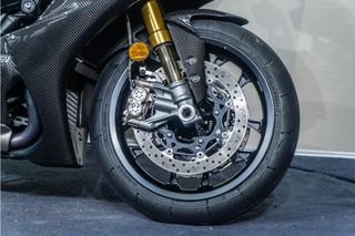 YAMAHA R1 M CARBONO * AKRAPOVIC * REESTRENO *