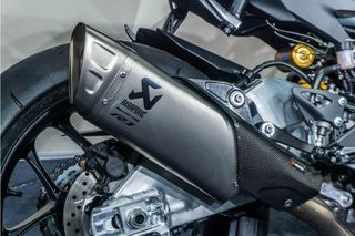 YAMAHA R1 M CARBONO * AKRAPOVIC * REESTRENO *