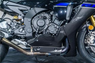 YAMAHA R1 M CARBONO * AKRAPOVIC * REESTRENO *