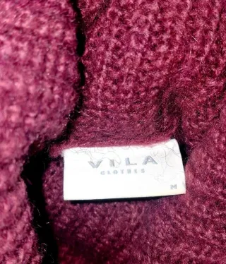 Jersey punto cuello vuelto rojo burdeos.