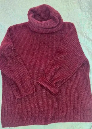 Jersey punto cuello vuelto rojo burdeos.