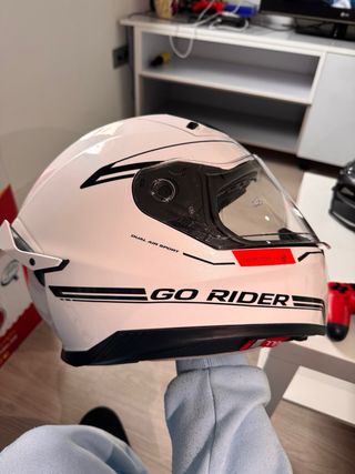 Casco NZI con gafas de sol