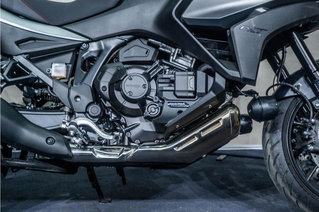 HONDA NT 1100 DCT MALETAS * IMPECABLE * POCO KM *