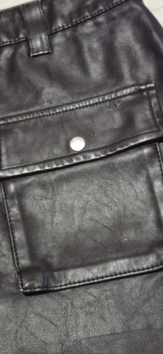 Falda Cuero Negra Bershka Talla L
