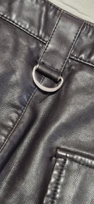 Falda Cuero Negra Bershka Talla L