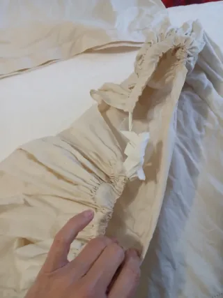 Enaguas beige con volantes y bordados