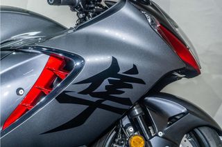 SUZUKI Hayabusa 1300 MALETAS LATERALES * ASIENTO PASAJERO * IMPECABLE *