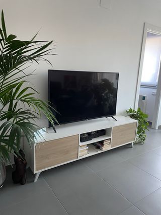 Mueble TV blanco y madera