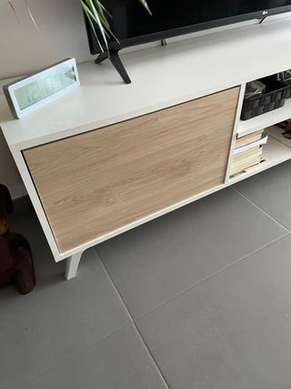 Mueble TV blanco y madera