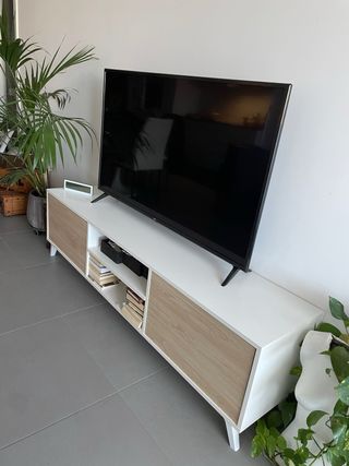Mueble TV blanco y madera