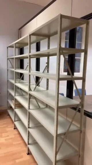 Estantería metálica industrial beige/gris